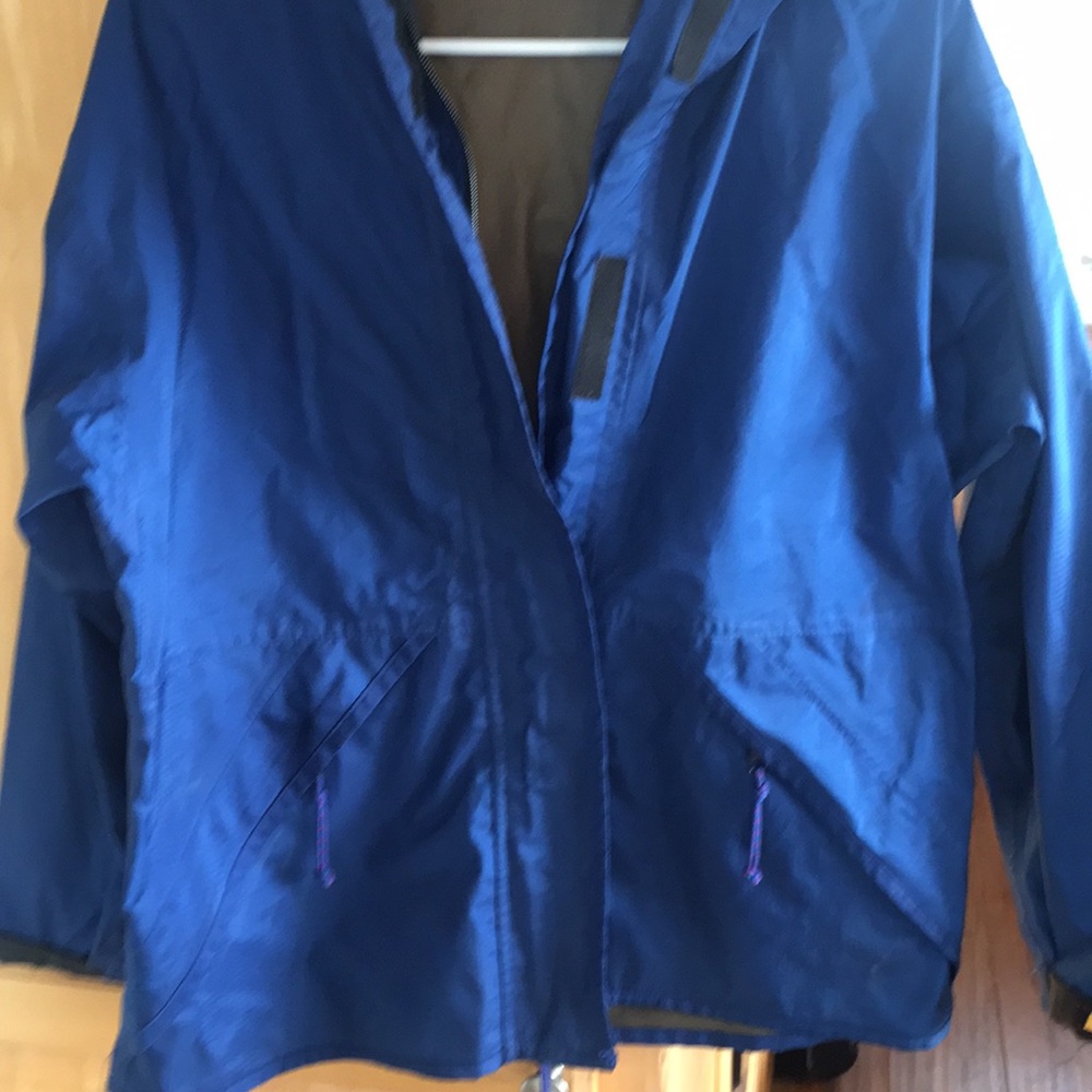 Women’s vortex rain jacket .
